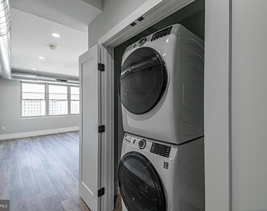 526 Brown Street - Photo Thumbnail 5