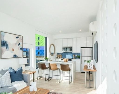 1131 N Front Street - Photo Thumbnail 8