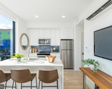 1131 N Front Street - Photo Thumbnail 13