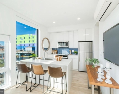 1131 N Front Street - Photo Thumbnail 11