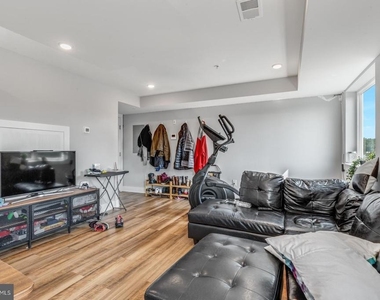 3965 Lancaster Avenue - Photo Thumbnail 2