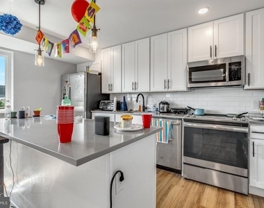 3965 Lancaster Avenue - Photo Thumbnail 5