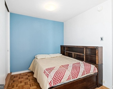 604 S Washington Square - Photo Thumbnail 7