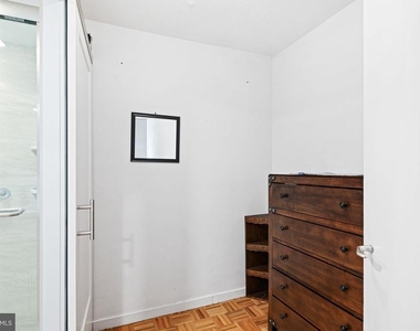 604 S Washington Square - Photo Thumbnail 10