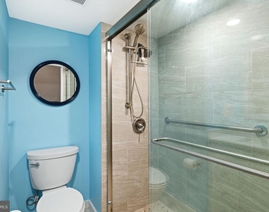 604 S Washington Square - Photo Thumbnail 12