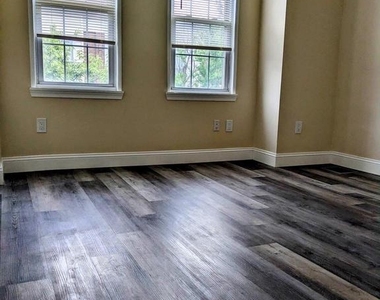 143 Gladstone Street - Photo Thumbnail 6