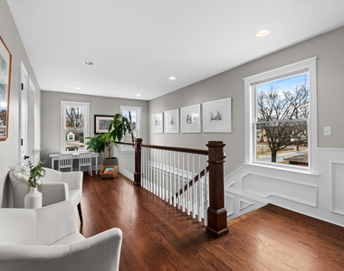 819 Irving Avenue - Photo Thumbnail 19