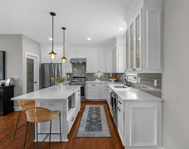 819 Irving Avenue - Photo Thumbnail 14