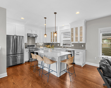 819 Irving Avenue - Photo Thumbnail 15