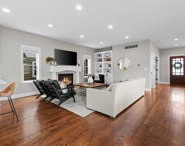 819 Irving Avenue - Photo Thumbnail 5