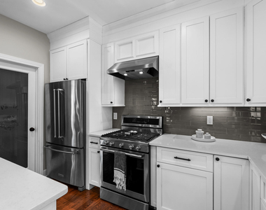 819 Irving Avenue - Photo Thumbnail 16