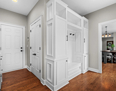 819 Irving Avenue - Photo Thumbnail 11