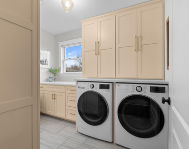 819 Irving Avenue - Photo Thumbnail 42