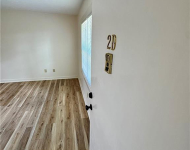 2601 N Roberts Avenue - Photo Thumbnail 1