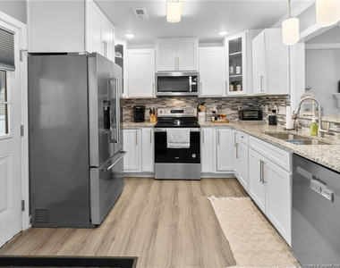 5608 Duncan Street - Photo Thumbnail 6