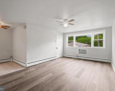 126 4th Avenue - Photo Thumbnail 3