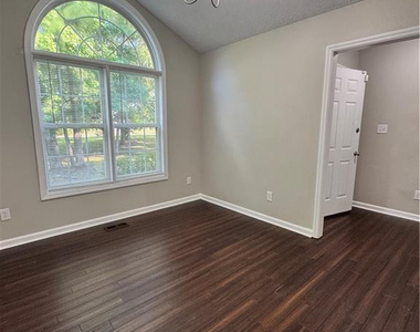 123 Cornwallis Court - Photo Thumbnail 2