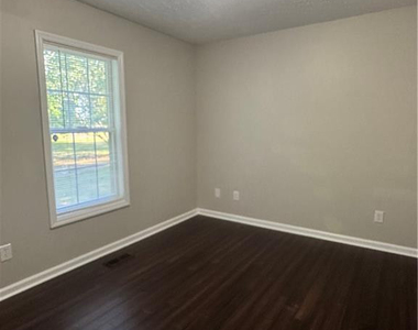 123 Cornwallis Court - Photo Thumbnail 17