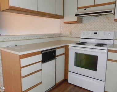 340 Summerwalk Circle - Photo Thumbnail 7