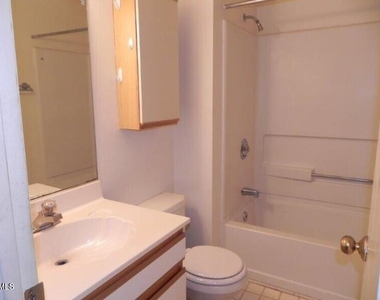 340 Summerwalk Circle - Photo Thumbnail 10