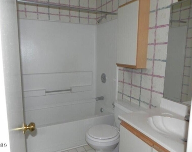 340 Summerwalk Circle - Photo Thumbnail 12
