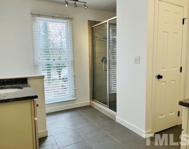 2112 N Hills Drive - Photo Thumbnail 20