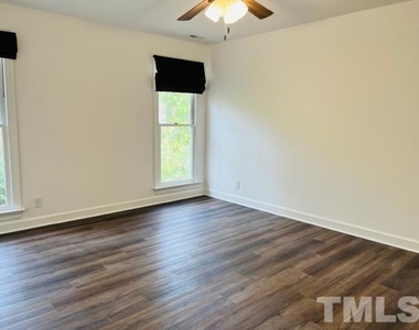 2112 N Hills Drive - Photo Thumbnail 14
