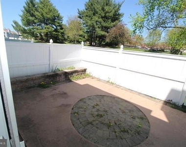 681a Rose Hollow Drive - Photo Thumbnail 18