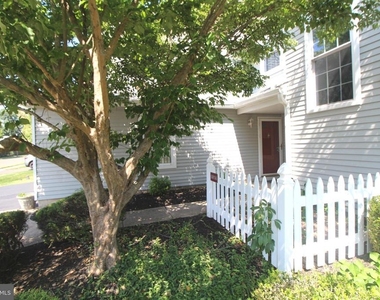 681a Rose Hollow Drive - Photo Thumbnail 3