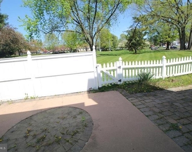 681a Rose Hollow Drive - Photo Thumbnail 17