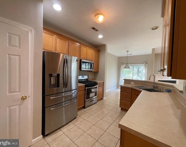 36 Hoover Avenue - Photo Thumbnail 7