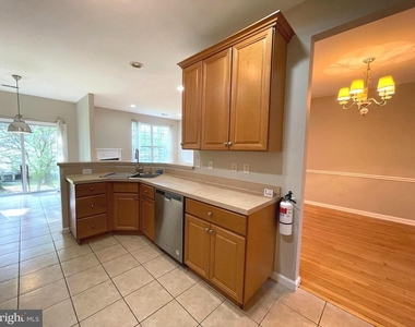 36 Hoover Avenue - Photo Thumbnail 8