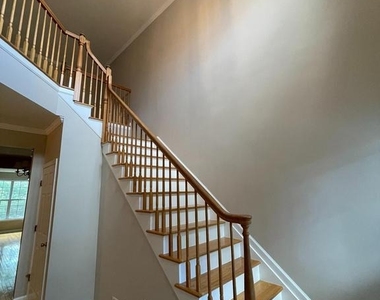 36 Hoover Avenue - Photo Thumbnail 3