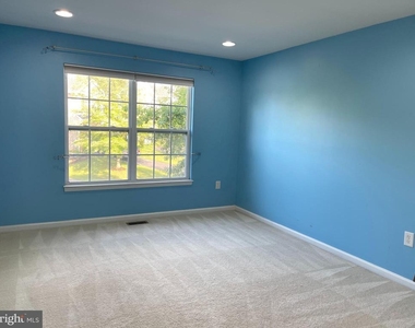 36 Hoover Avenue - Photo Thumbnail 9