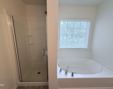 124 Longchamp Lane - Photo Thumbnail 15