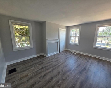 277 E Broadway - Photo Thumbnail 16