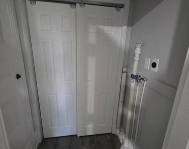 277 E Broadway - Photo Thumbnail 7