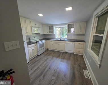 277 E Broadway - Photo Thumbnail 10