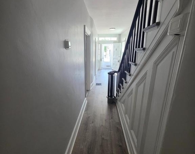 277 E Broadway - Photo Thumbnail 8