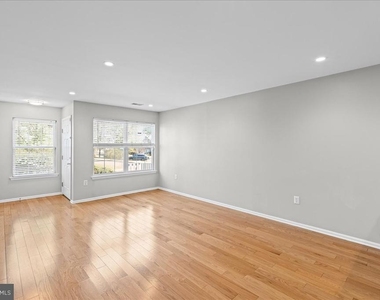 302 Wellington Park Drive - Photo Thumbnail 3