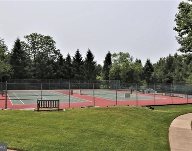 302 Wellington Park Drive - Photo Thumbnail 33
