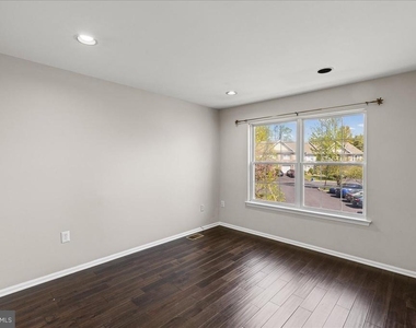 302 Wellington Park Drive - Photo Thumbnail 14