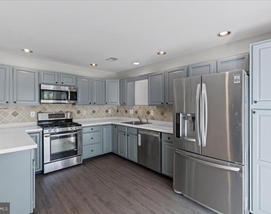 302 Wellington Park Drive - Photo Thumbnail 11