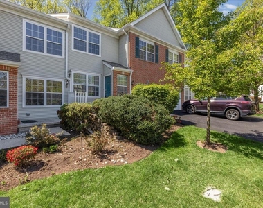 302 Wellington Park Drive - Photo Thumbnail 1