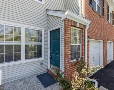 302 Wellington Park Drive - Photo Thumbnail 2