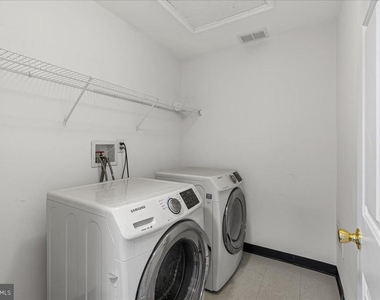 302 Wellington Park Drive - Photo Thumbnail 13
