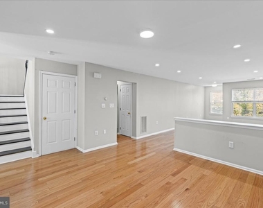 302 Wellington Park Drive - Photo Thumbnail 8