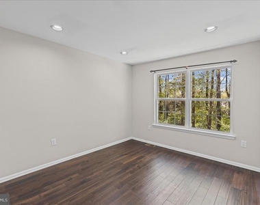 302 Wellington Park Drive - Photo Thumbnail 20