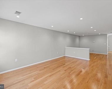 302 Wellington Park Drive - Photo Thumbnail 5