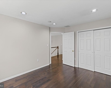 302 Wellington Park Drive - Photo Thumbnail 21